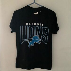 NFL Detroit Lions Black T-Shirt woman’s tee shirt size Small